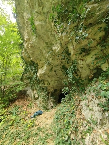 Antheuil - grotte oubliée supérieure - entrée cavité photo 1, Aurélien Bloch.jpg
Fichier manquant
